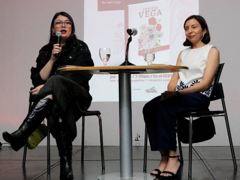 Iveth Vega asintió: La experiencia de publicar con amigas mujeres es maravillosa, se las recomiendo. Me siento contenta y satisfecha por el trabajo que hicieron ambas (refiriéndose a Frances Simán y Kris Vallejo).