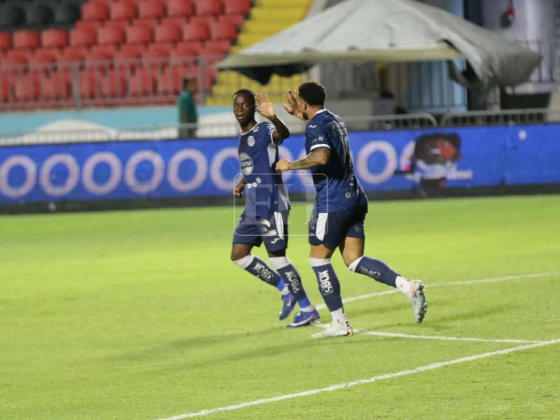 Imágenes del desarrollo del partido.