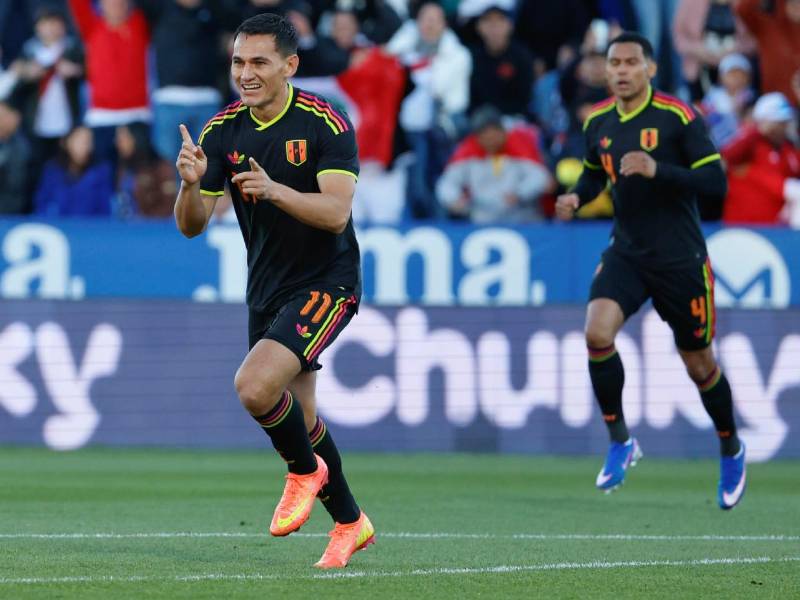 Jairo Vélez tiene ganando a Perú sobre Honduras en amistoso en Leganés.