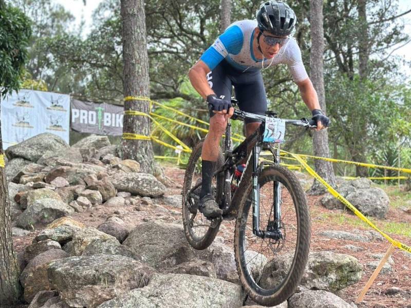 Con una destacada actuación en casa, Luis López revalidó su dominio en el ciclismo regional y Honduras confirmó su crecimiento en este deporte.