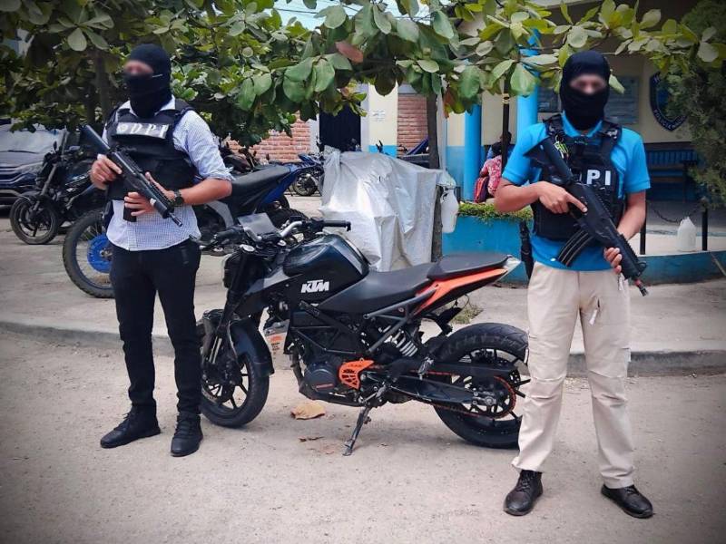Esta es la motocicleta que el joven Jonatan Moncada vendía mediante la red social, a pesar de tener reporte de robo.