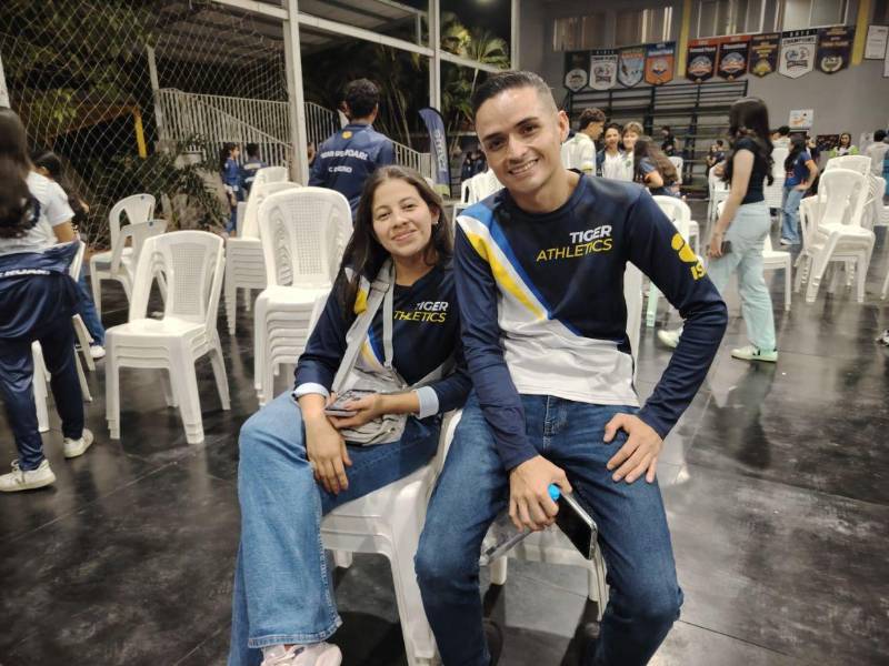 El profesor Jacir Palada y la fisioterapeuta Rocío Salinas.