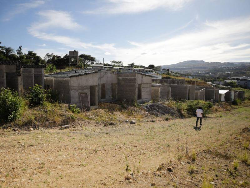 La comuna de Jorge Aldana entregó tres contratos millonarios a la empresa CIIN, a pesar de que el proyecto habitacional Villa Solidaridad no fue terminado.