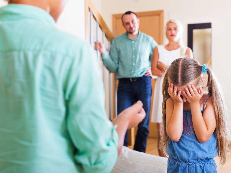 Desmontar la humillación cotidiana exige revisar el lenguaje, los gestos y los silencios con los que está educando a sus hijos.