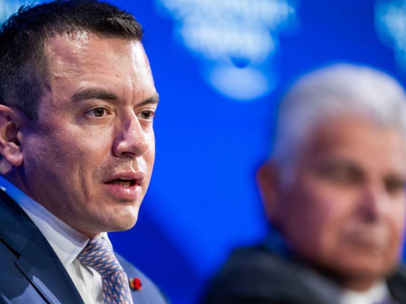 Daniel Noboa Azin, Presidente de Ecuador, asiste a una sesión de panel en la 56ª reunión anual del Foro Económico Mundial (WEF) en Davos, Suiza.