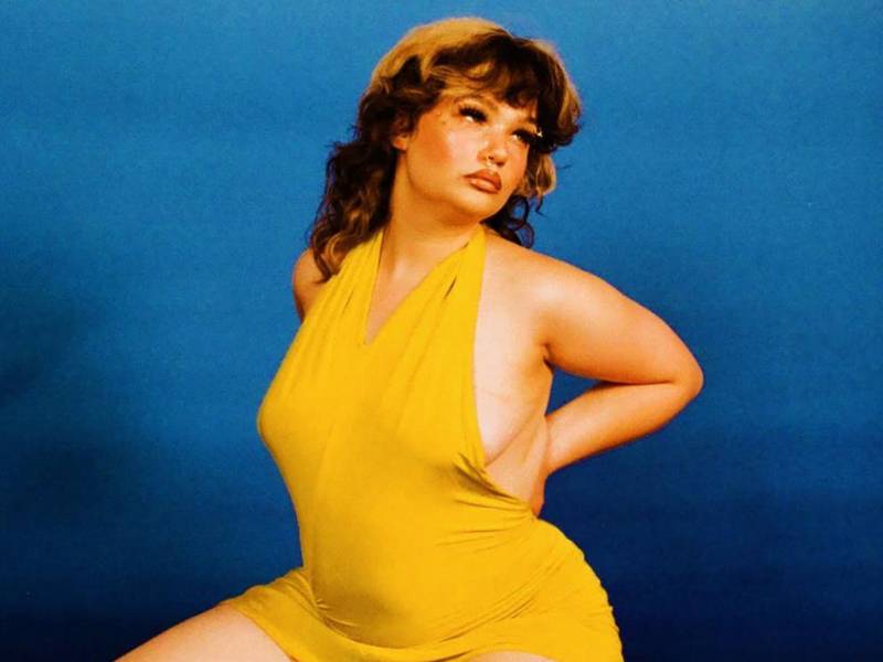 Por su parte, la joven Lola Young intentará demostrar con I'm Only F**king Myself que sus éxitos, como Messy, no es flor de un día.