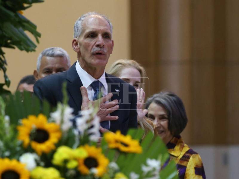 El presidente Nasry Asfura lamentó la muerte de cuatro agentes policiales en trágico accidente en Lempira.