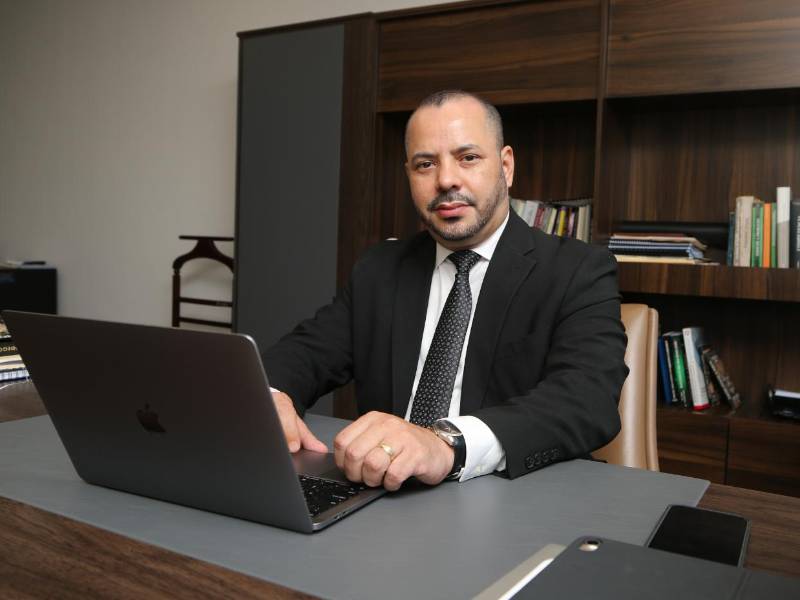 Gustavo Solórzano, de 43 años de edad, conversó con EL HERALDO sobre su trayectoria. Desde niño soñaba con ser abogado y hoy es comisionado propietario de la Comisión Nacional de Bancos y Seguros (CNBS).