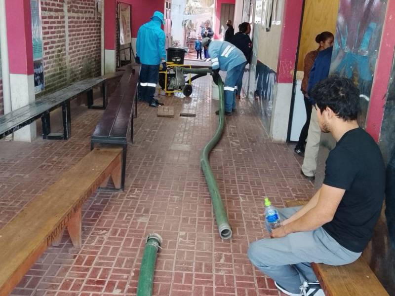 La UMAPS habilita líneas de WhatsApp para que los capitalinos denuncien fugas de agua