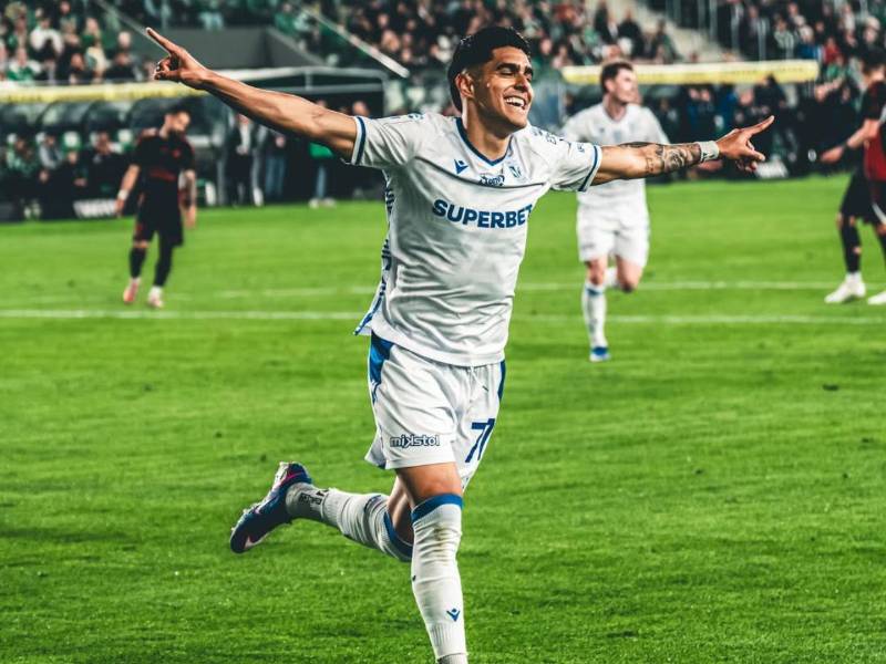 Luis Palma celebrando el gol que le dio el título al Lech Poznan.