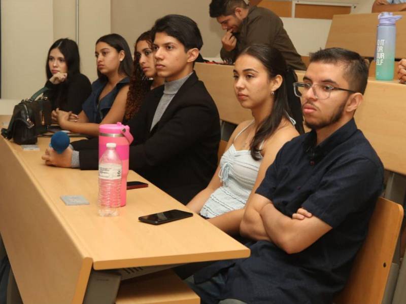 La UJCV abrió sus puertas a EH Verifica para formar a futuros periodistas en el uso de herramientas digitales para combatir la desinformación.