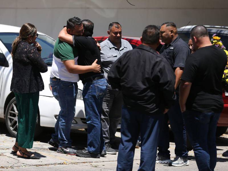 Familiares cercanos, amigos y vecinos de la colonia Torocagua acompañaron a las familias en el velatorio de los cuerpos de Rita Zelaya, Javier Deras, Dilma Rodríguez, Mirna Álvarez y Orestila Castellanos.