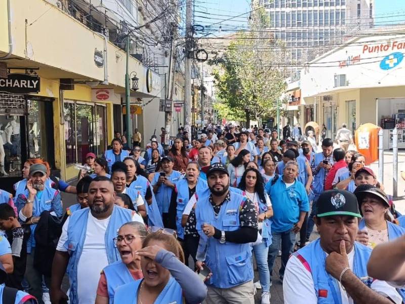 Tras varios días de tensión, vendedores del centro capitalino exigen que se respete el acuerdo que les permitía trabajar fines de semana.