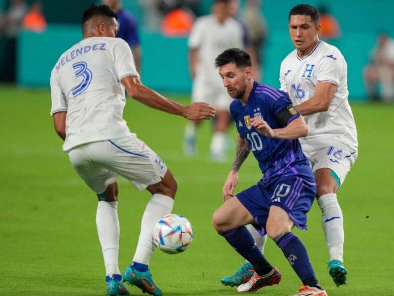 La última vez que Argentina se midió ante Honduras lo terminó goleando. Messi anotó doblete.