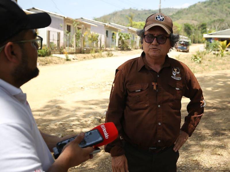 El padre Leopoldo Serrano solicitó al gobierno que termine todos los proyectos de vivienda comenzados por la UCP porque la gente los necesita.