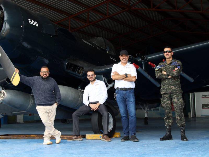Juan Carlos Ortiz, interpreta a Matías Hernández; Ángel Matute, es el guionista; Álvaro Matute, es el productor ejecutivo, y el piloto Fernando Cerna, interpreta a Fernando Soto Henríquez.