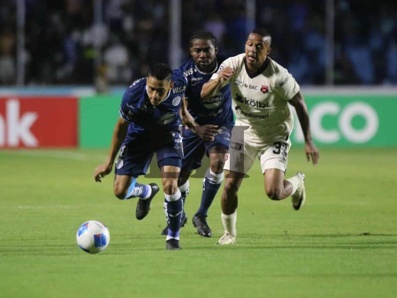 Motagua es mejor en los primeros minutos del partido.