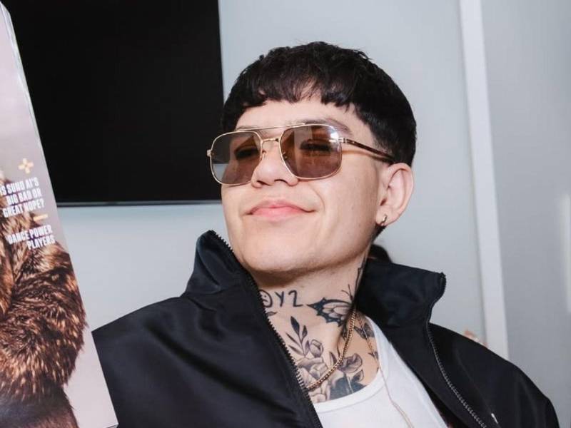 El 20 de mayo de 2026 quedará inscrito en la agenda musical hondureña como la noche en que Junior H llegará por primera vez a Tegucigalpa. El Estadio Chochi Sosa se convertirá en el escenario que recibirá a uno de los artistas más influyentes del regional mexicano contemporáneo, un fenómeno construido al margen de las grandes disqueras y de la maquinaria corporativa tradicional, pero impulsado por millones de reproducciones, una conexión directa con el público y una identidad musical que redefinió el sonido de una nueva generación.