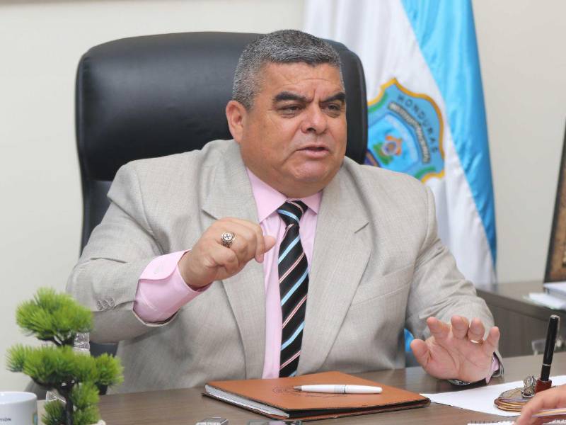 La diputada Johana Bermúdez, dijo que Muñoz seguramente fue separado por no seguir la línea ideológica de Libre.