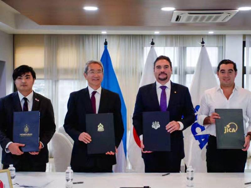 Las autoridades de Honduras y Japón firmaron los documentos.