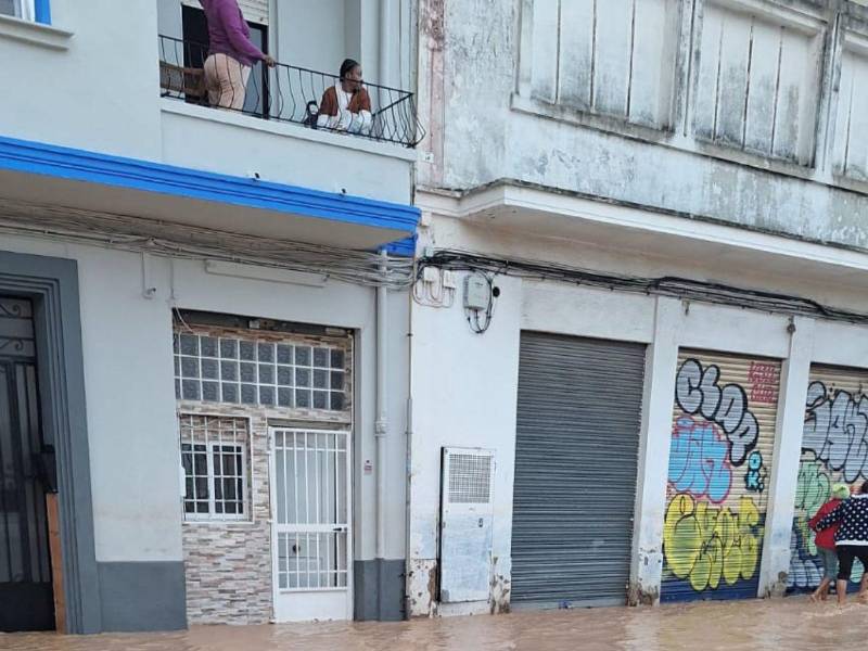 El agua y el lodo se metió por las puertas y las ventadas en cuestión de minutos.