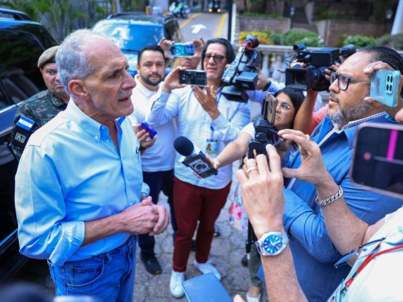 El presidente de la República, Nasry Asfura Zablah, atendió de forma sorpresiva esta tarde, a los periodistas acreditados en Casa Presidencial, donde abordó diversos temas de interés nacional.