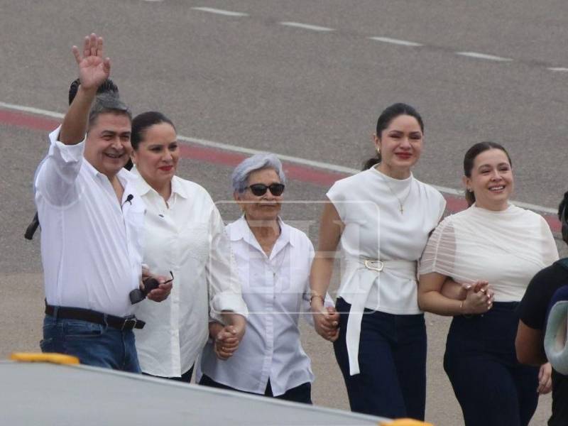 Juan Orlando Hernández fue recibido por su familia en Honduras el 26 de julio de 2026, luego de no verse en persona desde 2022.