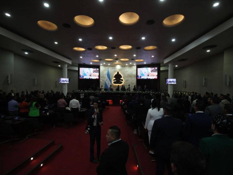 Entre los requisitos para aspirar a ser un diputado se requiere de tener mínimo 21 años de edad, y no existe una edad máxima.