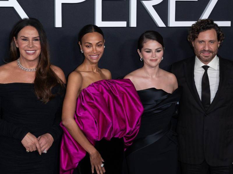 El elenco de “Emilia Pérez” reunido previo a la polémica.