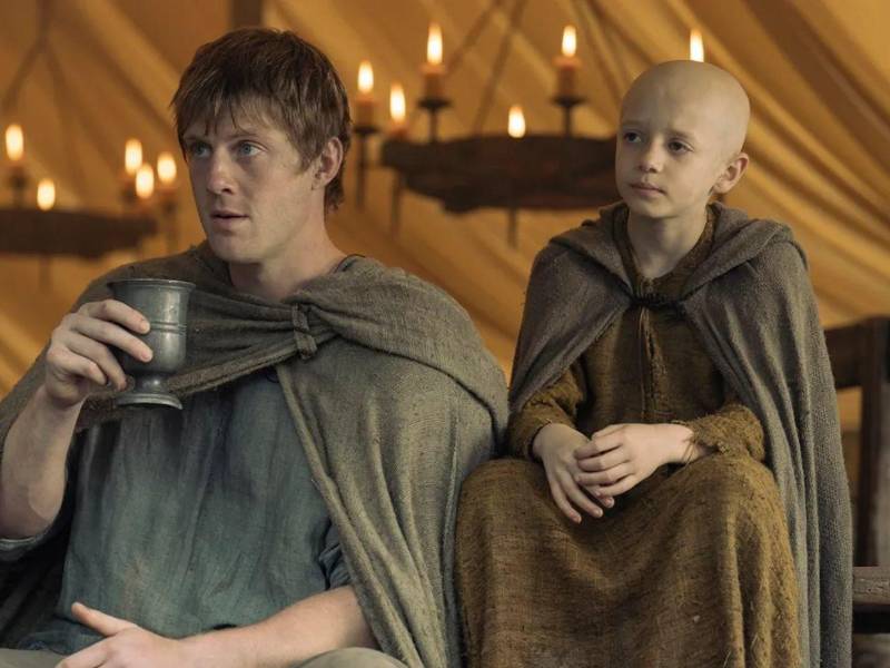 A pesar de que en esta época los dragones no volaban por el cielo de Poniente, la casa Targaryen aún ocupaba el Trono de Hierro, por lo que gobernaban sobre los siete reinos.