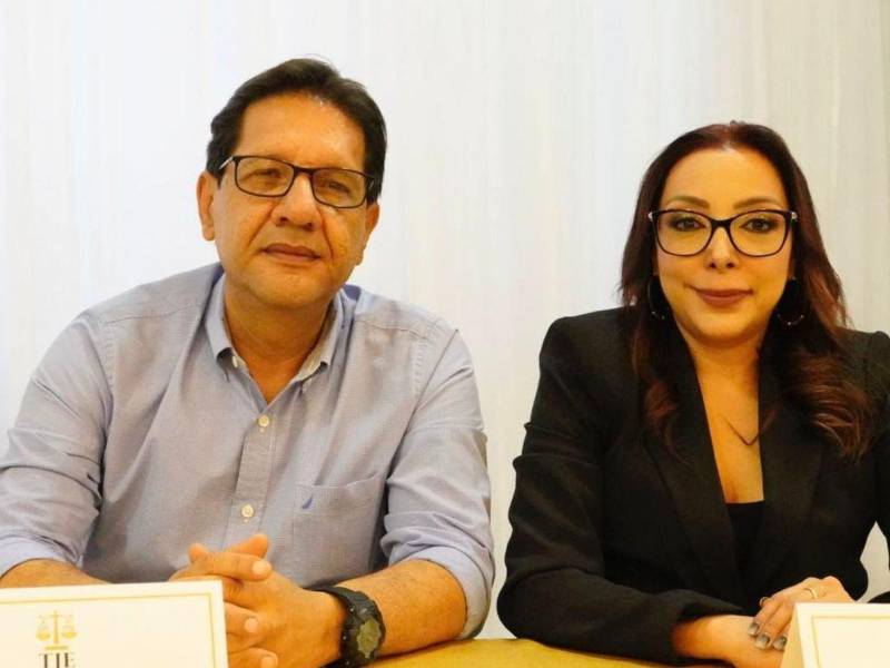 Los magistrados del TJE, Mario Flores Urrutia y Miriam Barahona, están siendo acusado por el MP.