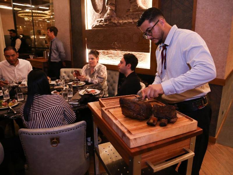 Tras cuatro años de negociación, la franquicia de churrasco más reconocida del mundo abre en Honduras.