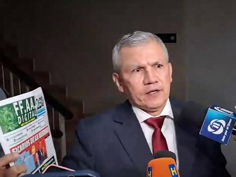 Hernández dijo que el proceso deriva de la expresión que se utilizó para titular un artículo de la revista militar y que, según explicó, fue interpretada de manera distinta a su intención.