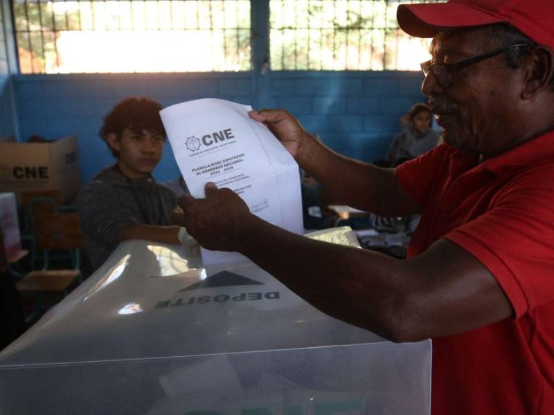 Más de tres millones de hondureños en el territorio nacional salieron a ejercer el sufragio, tanto en centros de votación urbanos y rurales.