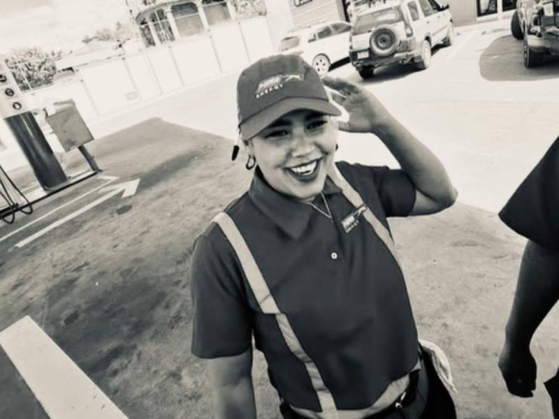 Kellyn Julissa Flores era bombero de una estación gasolinera de la carretera al sur de la capital.