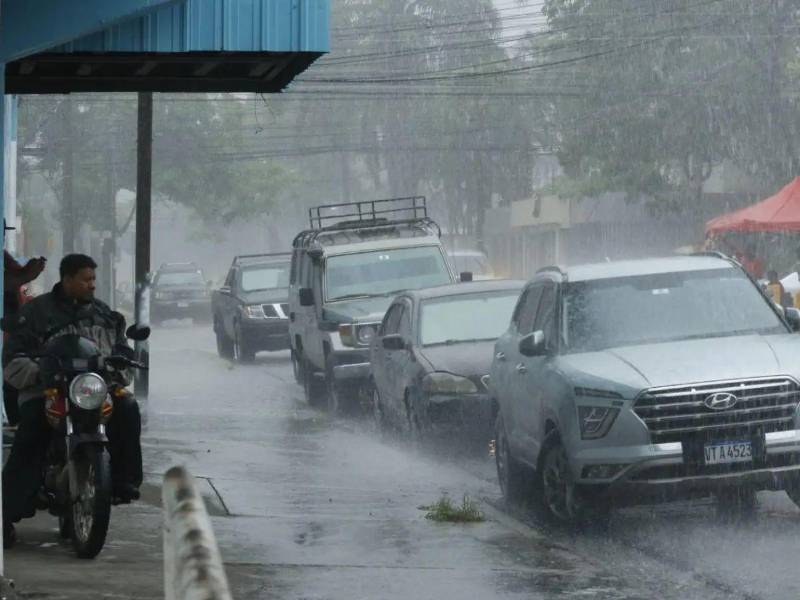 Una vaguada y una onda tropical estarán dejando fuertes lluvias esta semana, alertaron las autoridades de la Secretaría de Gestión de Riesgos y Contingencias Nacionales (Copeco).