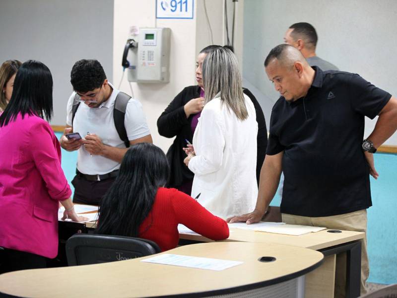 La Alcaldía capitalina busca aliviar el impacto de 2,300 contratos que afectan su presupuesto y frenan proyectos estratégicos.
