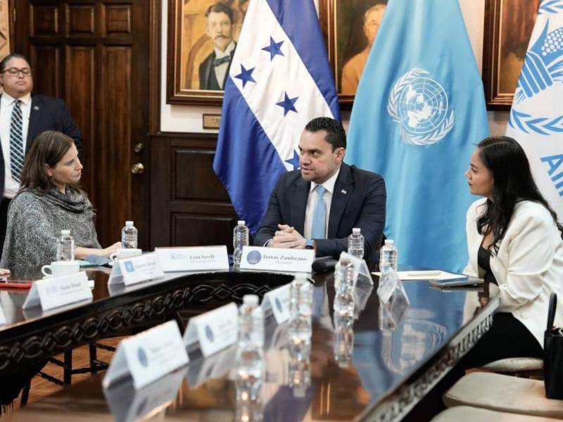 Más de 100 municipios de Honduras permanecen en alerta roja por la sequía. Tomás Zambrano y Lena Savelli consolidaron una alianza para hacer frente a la crisis.