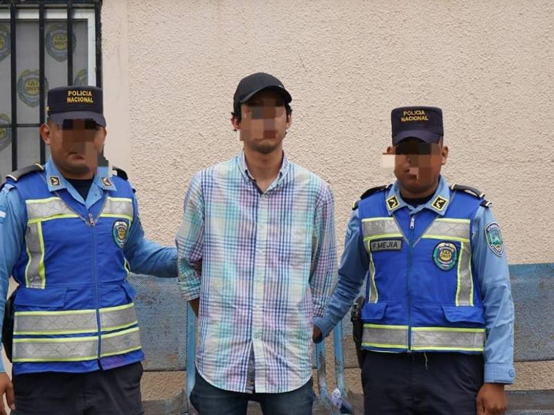 El conductor del automotor fue detenido mientras se determina su grado de responsabilidad en el fatal percance.