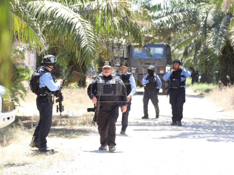 Momentos de terror vivieron campesinos al ser atacados por delincuentes, quienes mataron a 19 personas. Los cuerpos quedaron tirados en una pequeña iglesia y otros en medio de las plantaciones.