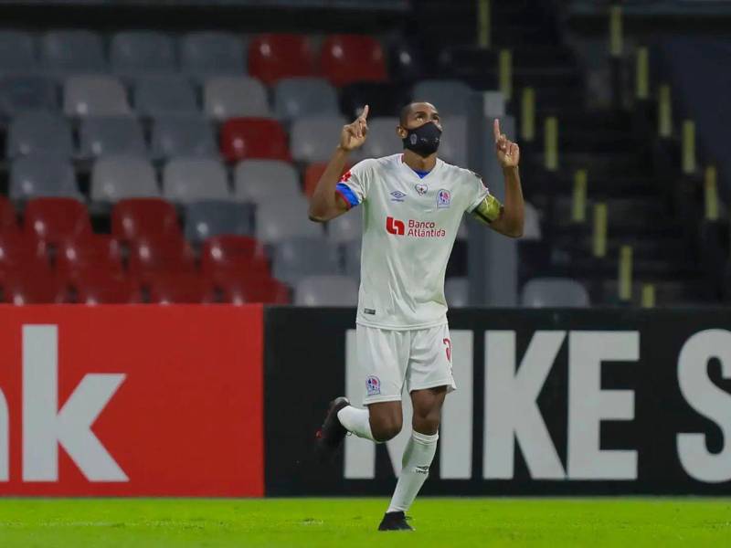 Jerry Bengtson marcó el gol del triunfo para el Olimpia en el Estadio Azteca.