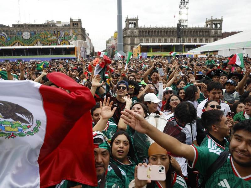 El Gobierno de la Ciudad de México elevó este miércoles a cuatro el número de personas fallecidas durante los festejos por el triunfo de México sobre Ecuador en el Mundial 2026, mientras las autoridades continúan investigando qué provocó la asfixia que causó la muerte de las víctimas. ¿Qué lo habría propiciado?