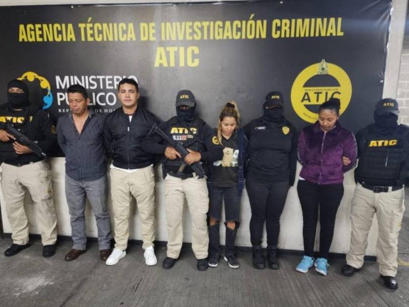 Los cuatro agentes fueron detenidos por el hecho.