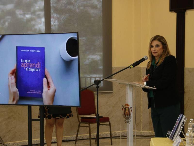 En más de 14 páginas, la obra hace referencia explícita a la oración como fuente de consuelo, no como ejercicio piadoso, sino como diálogo real con lo que la autora considera su sostén fundamental.