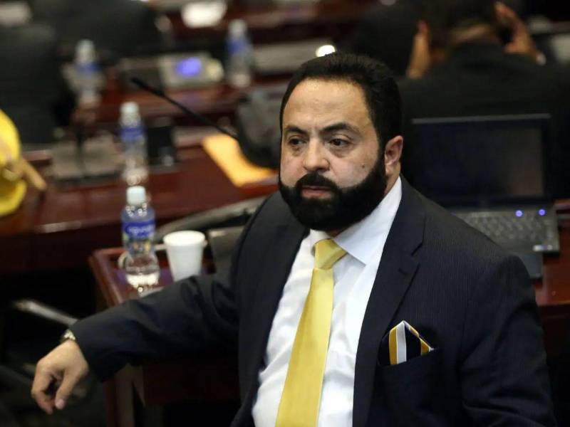 Diputados de oposición recordaron que Luis Redondo fue impuesto como presidente del Congreso Nacional. Dijeron que muchas de sus decisiones se dieron sin consenso ni basadas en la ley.