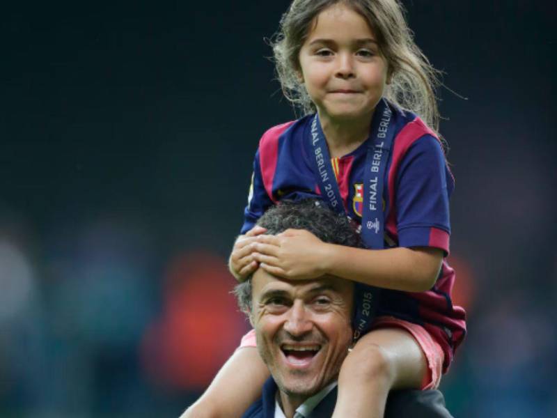 Luis Enrique, después de 10 años de haber ganado una final de la UEFA Champions League con el Barcelona, volverá, pero esta vez de la mano del París Saint-Germain (PSG) y reveló que quiere homenajear y revivir uno de los momentos más especiales de su vida con Xana Martínez.