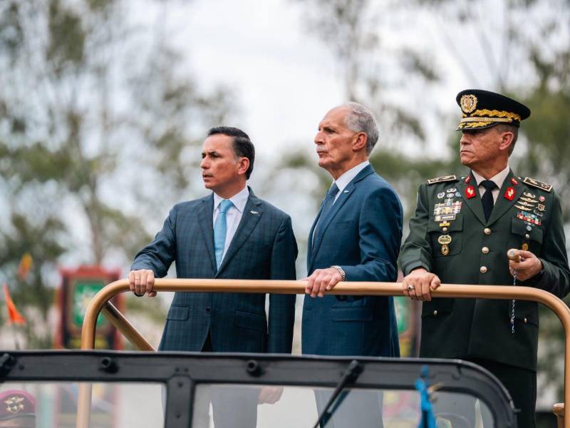 El presidente de la República, Nasry Asfura, participó este jueves en la celebración del Día del Soldado Hondureño, acto que se desarrolló en Campo de Parada Marte.