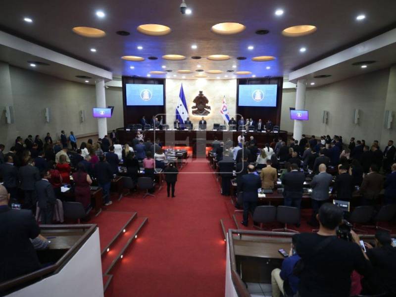 La Comisión de Presupuesto del Congreso Nacional intensifica reuniones con sectores estatales para aprobar el lunes un plan enfocado en inversión pública.