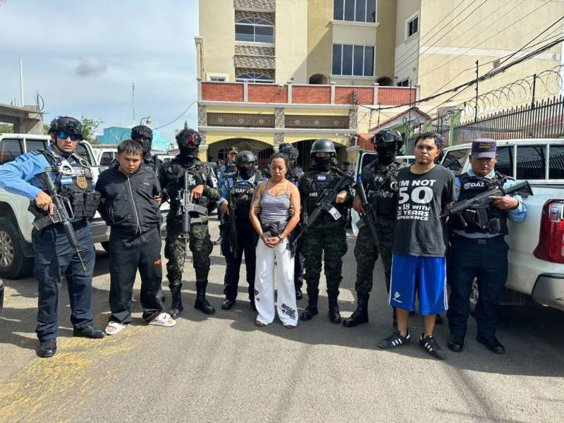 Los tres detenidos por distintas unidades de la Policía Nacional (PN) y de las Fuerzas Armadas de Honduras en el marco de las operaciones de la Agencias Nacional contra el Crimen.