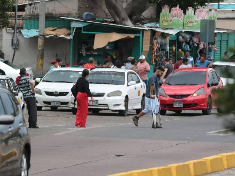 Tegucigalpa no necesita más vehículos para probar que está viva a los 448 años; necesita calles, espacios para sus peatones, buses modernos y tiempo que le devuelvan a su gente lo que el tráfico le quita todos los días.